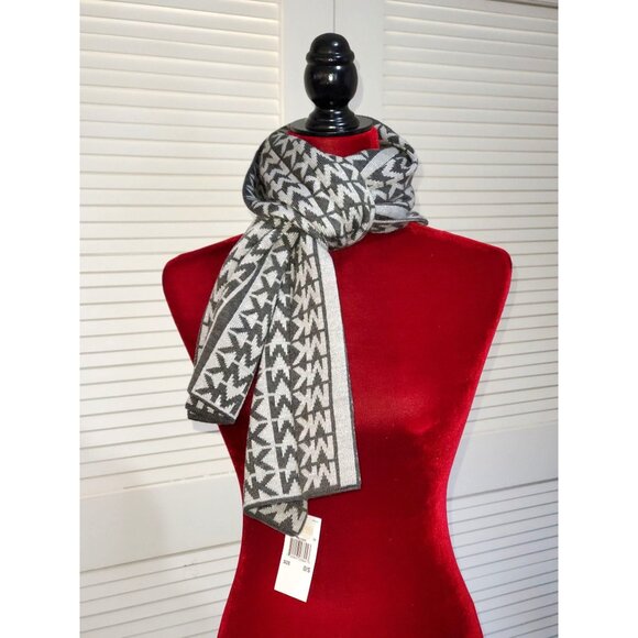 NWT Michael Kors Women's Knit Scarf Gray Silver Shimmer One Size 870 - Picture 2 of 6